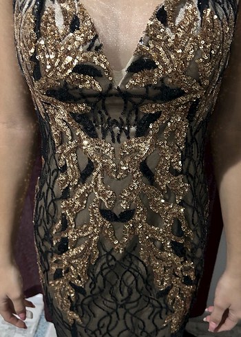 Altın Renkli Dantel İşlemeli V Yakalı Abiye Elbise - Görsel 8