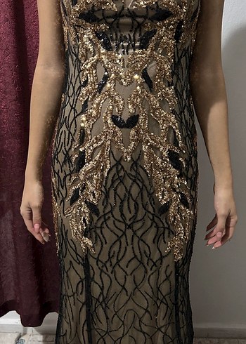 Altın Renkli Dantel İşlemeli V Yakalı Abiye Elbise - Görsel 3