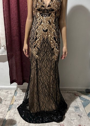 Altın Renkli Dantel İşlemeli V Yakalı Abiye Elbise - Görsel 4