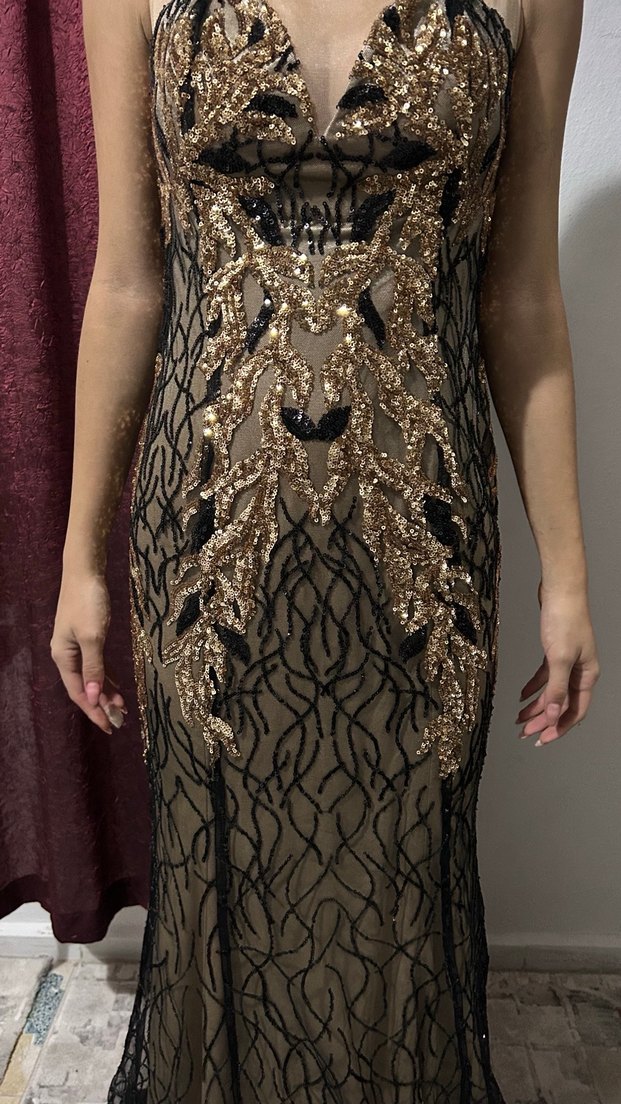 Altın Renkli Dantel İşlemeli V Yakalı Abiye Elbise - Görsel 3