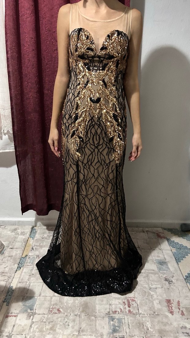 Altın Renkli Dantel İşlemeli V Yakalı Abiye Elbise - Görsel 4