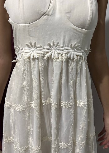 Dantel İşlemeli Beyaz Uzun Straplez Elbise - Görsel 5