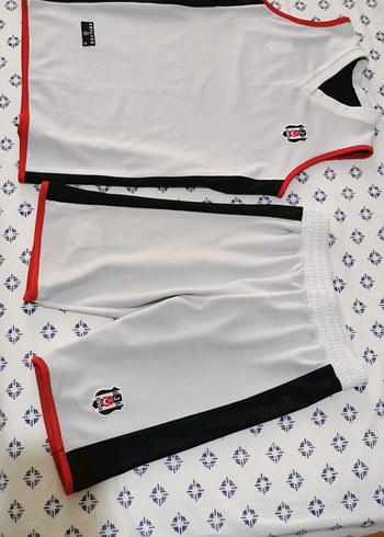 8 Yaş Beden siyah Renk BJK Erkek Çocuk Siyah V Yaka Kolsuz Spor Forması Çift Taraflı