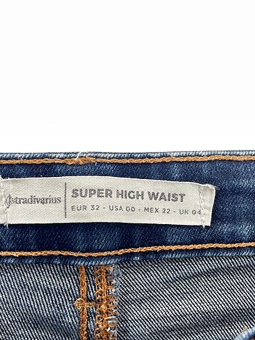 32 Beden lacivert Renk Stradivarius Jean / Kot %70 İndirimli.