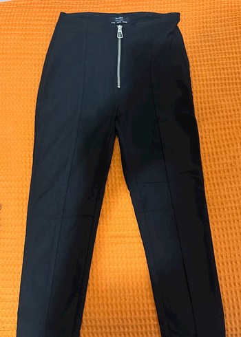 Bershka Sik Ve Minimal Siyah Fermuarli Pantolon