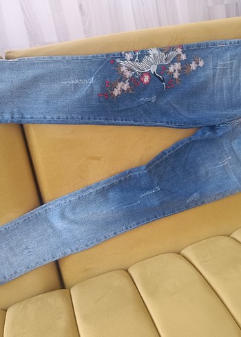 Nakışlı Mavi Bol Kesim Kot Pantolon