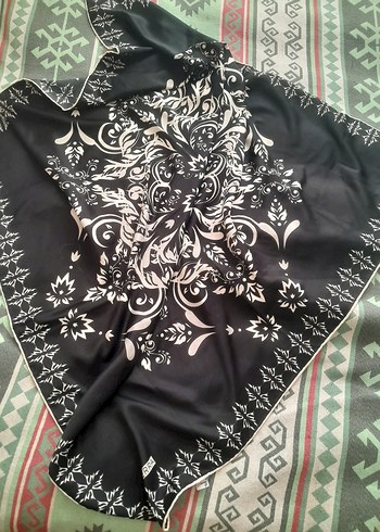 2K Siklik Ve Zarafet Siyah Damask Desenli İnce Sal