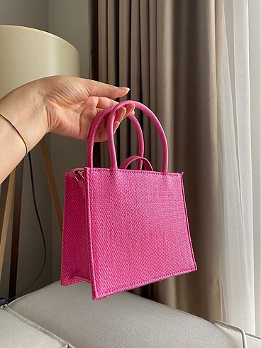 Pembe çanta