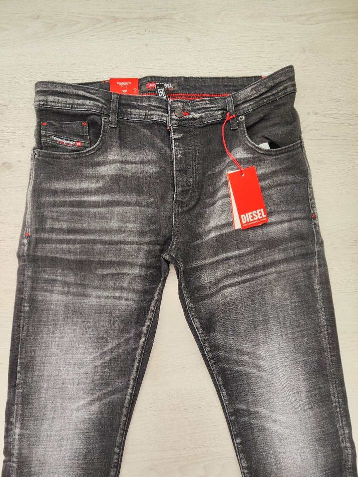 Diesel Siyah Yıkamalı Dar Kesim Jean — görsel 2/4
