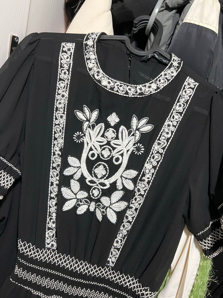 Uzun Siyah Nakışlı Bohem Elbise - Görsel 2