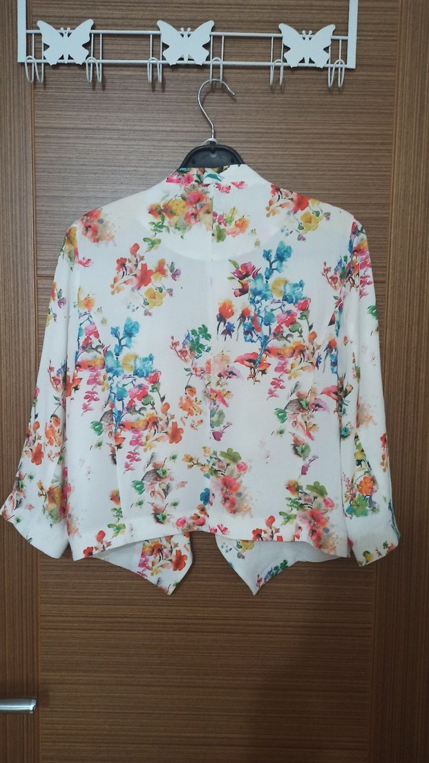 Çiçek Desenli Kısa Kadın Blazer - Görsel 3