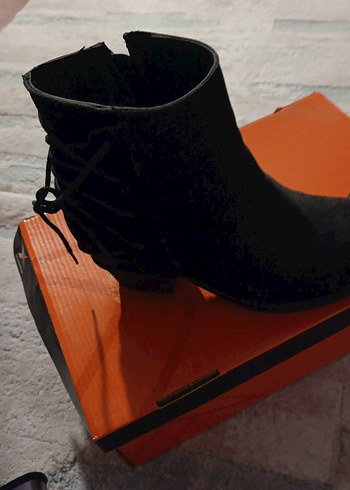 Ugg Siyah Bagcikli Sik Bilek Botu