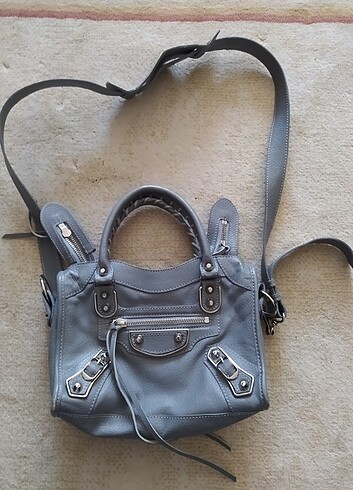 Balenciaga çanta 
