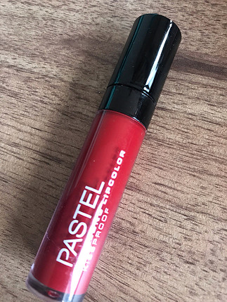 Pastel Pastel mat ruj kırmızı