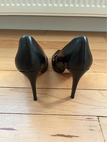 40 Beden Zara Suni Deri Siyah Stiletto