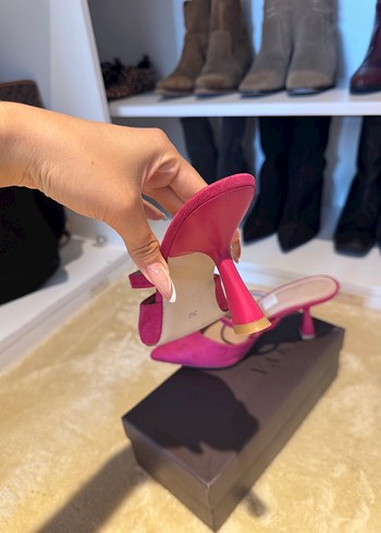 LC Waikiki Pembe Süet Tokalı Stiletto