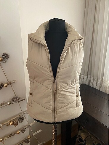 Stradivarius Bej Şişme Yelek