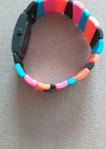 Swatch Renkli Avant-Garde Kadın Kol Saati