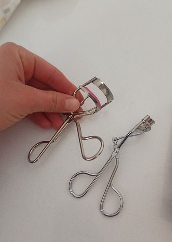 Bej ve Gri Kirpik Kıvırıcı - Görsel 2