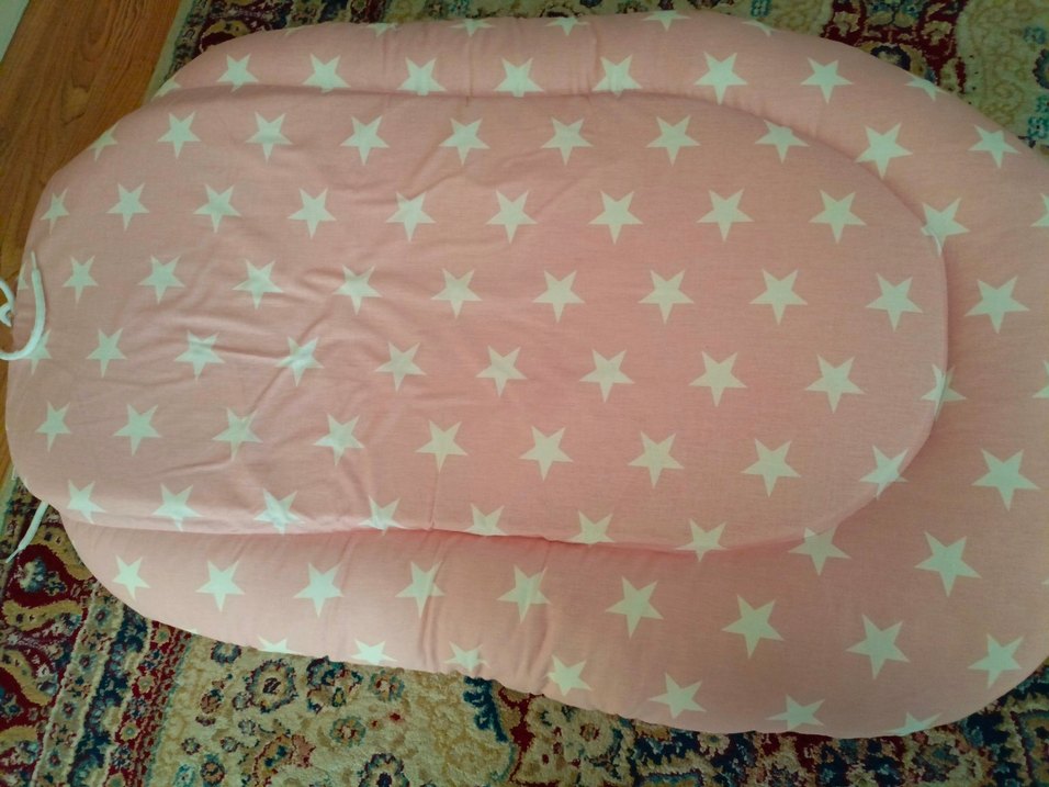 Yıldız Desenli Pastel Pembe Bebek reflü Yatağı - Görsel 3