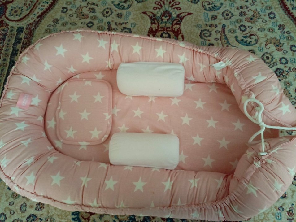 Yıldız Desenli Pastel Pembe Bebek reflü Yatağı - Görsel 2