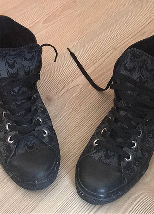 42 Beden siyah Renk Yurt dısından gelen 42 numara converse