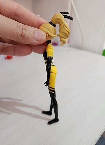 Beden Miraculous queen bee