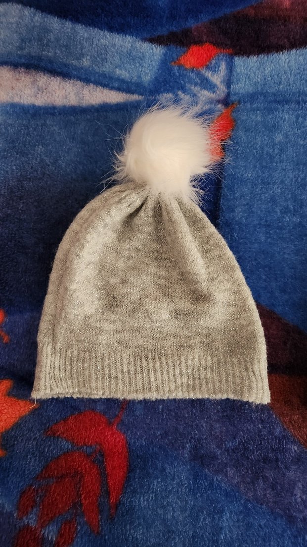 kız çocuk Gri ve Beyaz Kürklü Ponponlu Bere - Görsel 2