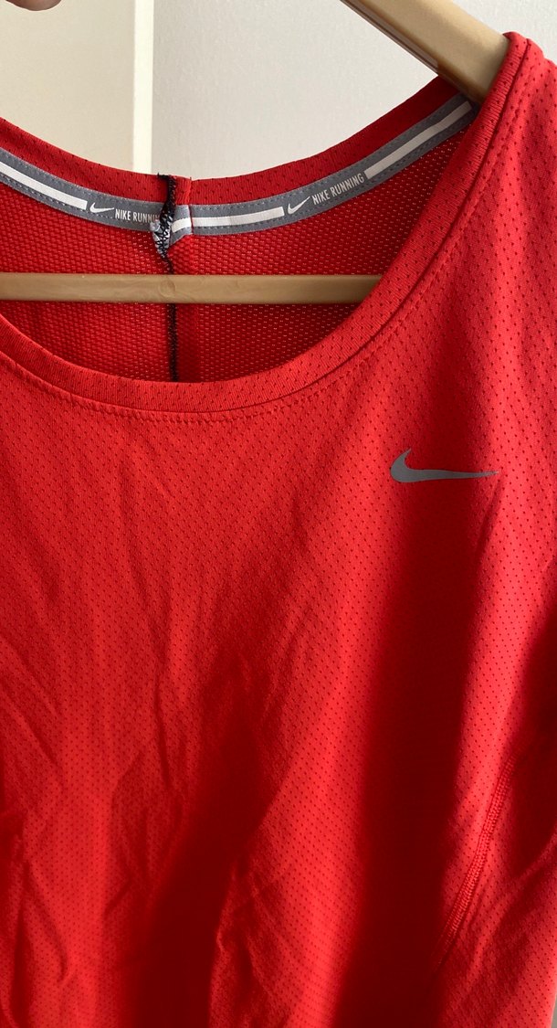 Nike Kırmızı Spor Tişört — görsel 3/4
