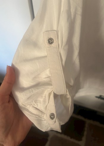 V Yaka Beyaz Düğmeli Kadın Gömlek - Görsel 2