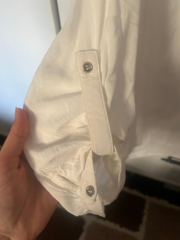 V Yaka Beyaz Düğmeli Kadın Gömlek - Görsel 2