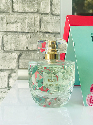 Avon EVE TRUTH parfüm yeni şık hediye kutusu var 