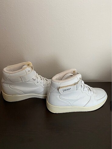 Beyaz sneaker spor ayakkabı
