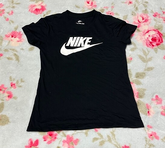 xs Beden siyah Renk Orjinal nike tişört