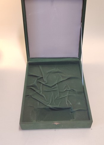 Yeşil Kadife Kaplama Mücevher Ödül Kutusu - Görsel 2