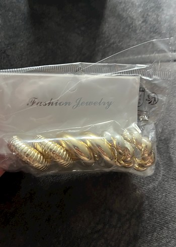 Parlak Altın Kaplamalı Mini Halka Küpeler - Görsel 4