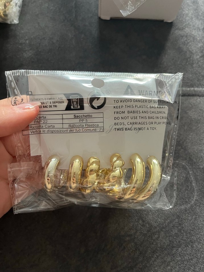 Parlak Altın Kaplamalı Mini Halka Küpeler - Görsel 3