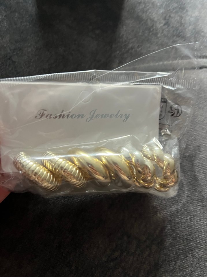 Parlak Altın Kaplamalı Mini Halka Küpeler - Görsel 4