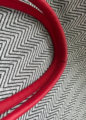 Klasik Şıklık Kırmızı Zincir Detaylı Deri Çanta - Görsel 5