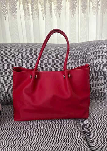 Klasik Şıklık Kırmızı Zincir Detaylı Deri Çanta - Görsel 3