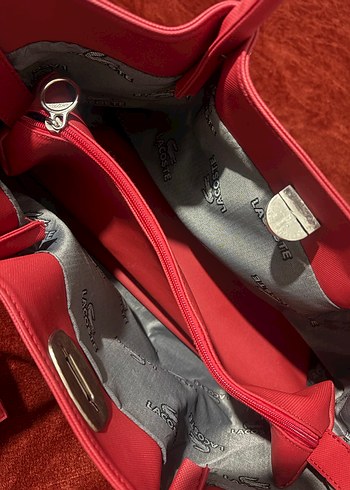 Klasik Şıklık Kırmızı Zincir Detaylı Deri Çanta - Görsel 6