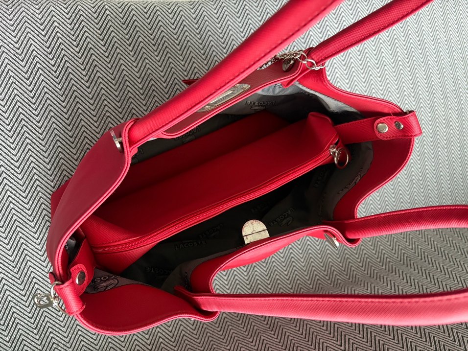 Klasik Şıklık Kırmızı Zincir Detaylı Deri Çanta - Görsel 4