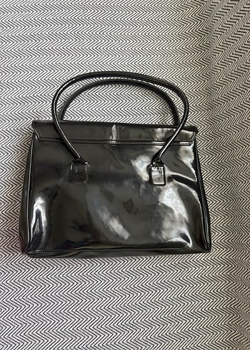 Siyah Parlak Deri Tokalı Kadın Çanta - Görsel 3