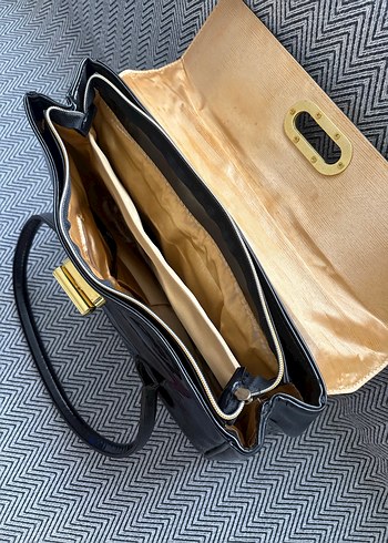 Siyah Parlak Deri Tokalı Kadın Çanta - Görsel 4