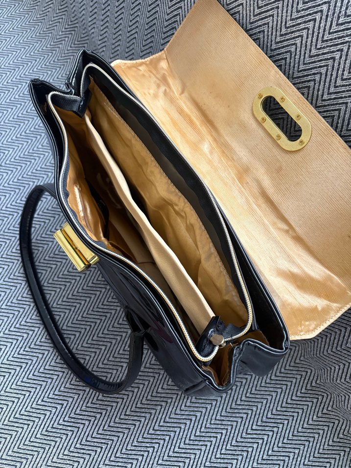 Siyah Parlak Deri Tokalı Kadın Çanta - Görsel 4