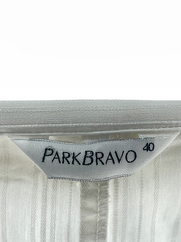 40 Beden beyaz Renk Park Bravo Gömlek %70 İndirimli.