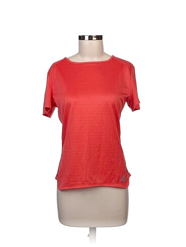 Adidas T-shirt %70 İndirimli.