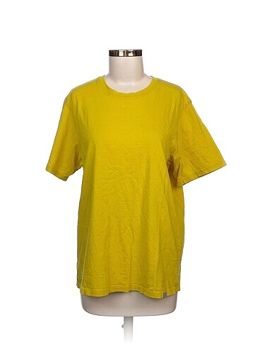 Pull and Bear T-shirt %70 İndirimli.