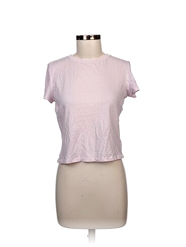 Gap T-shirt %70 İndirimli.