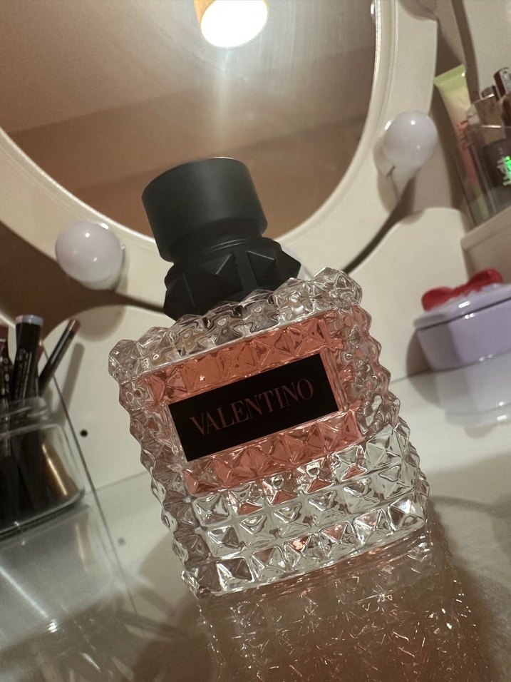 Valentino Donna Born In Roma Kadın Parfümü 50ml - Görsel 2